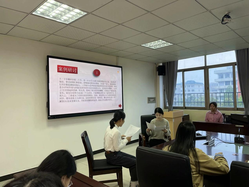 辅导员素质能力提升专题研讨会2.png