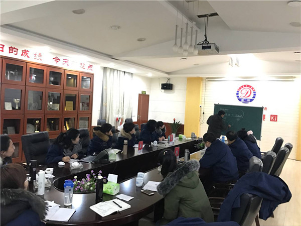 礼花弹制作工艺理论课现场_副本.jpg