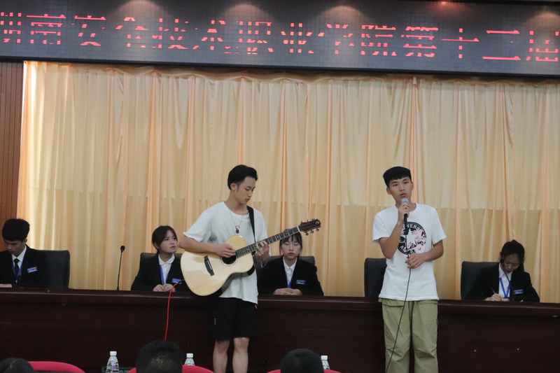 吉他演奏.jpg